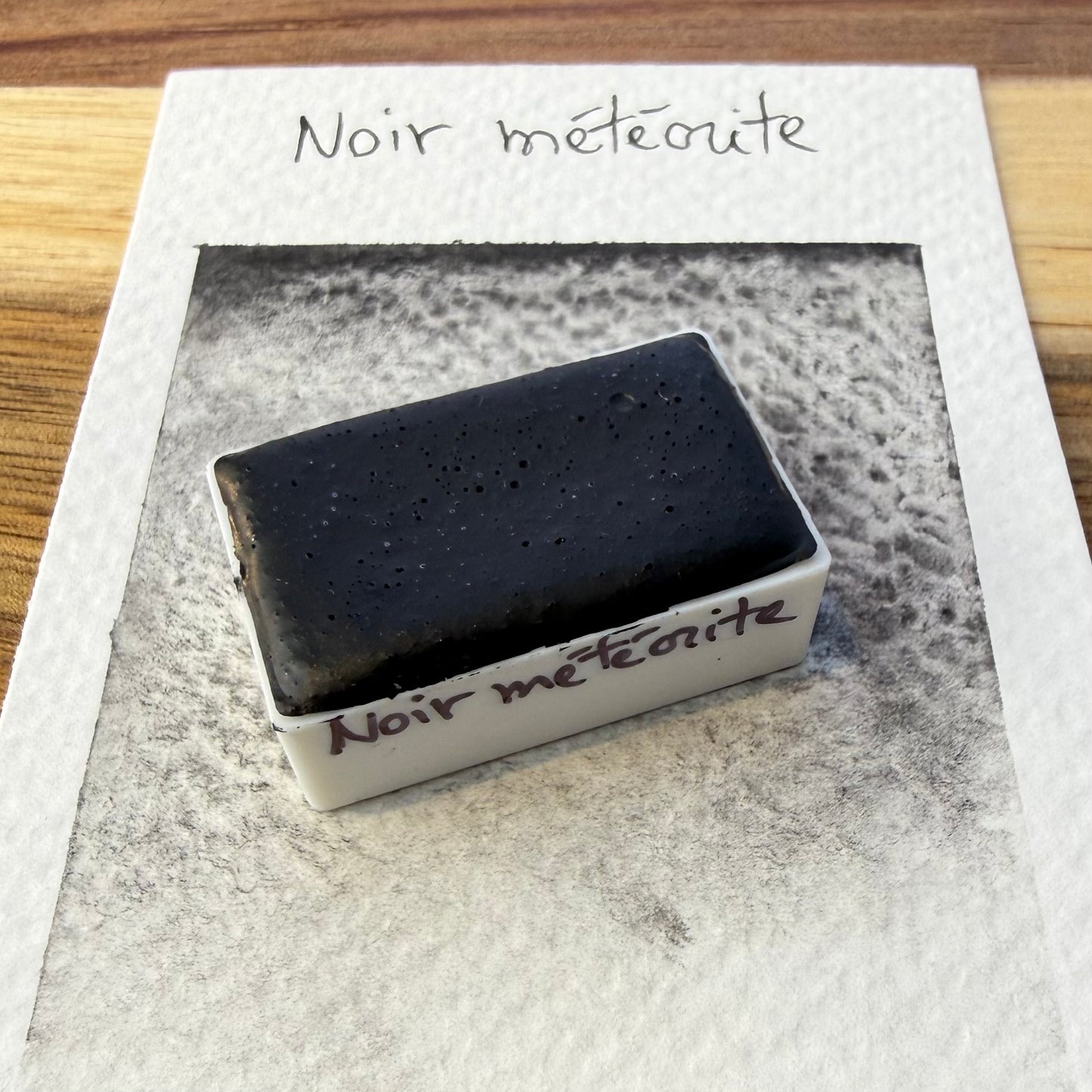 Noir météorite, aquarelle extra-fine